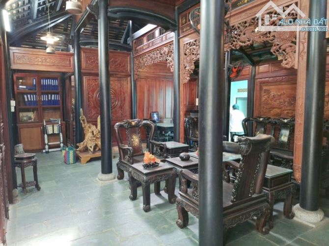 Bán nhà cổ GỖ ĐẲNG CẤP gần ĐHQG TPHCM,ngang KHỦNG 13m,LÔ GÓC