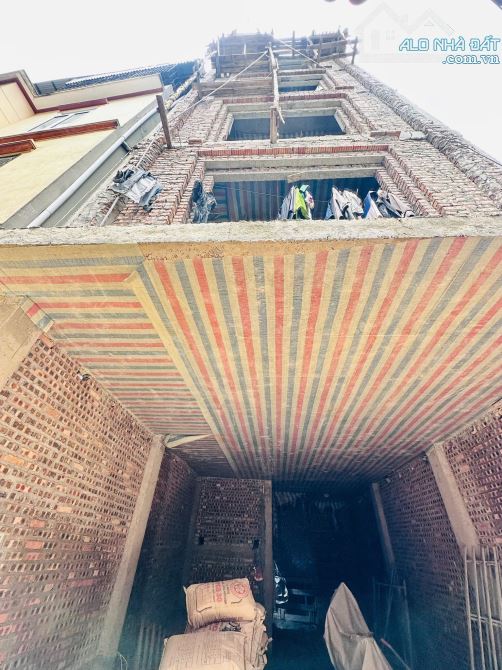 Nguyễn Ngọc Vũ - Cầu Giấy, 59m2 x 7 Tầng, Thang Máy, MT 5m, Giá 18.5 tỷ