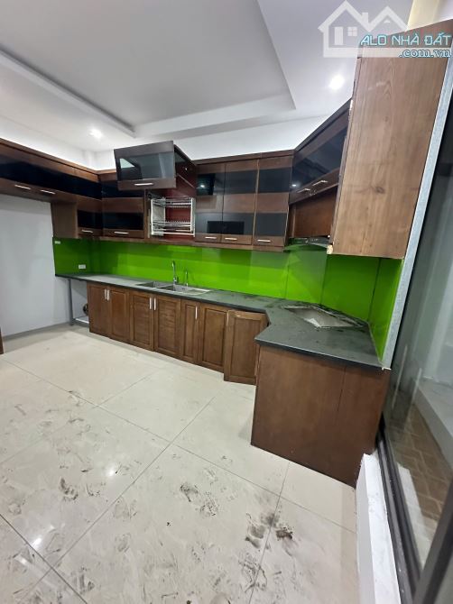 BÁN NHÀ PHỐ BỒ ĐỀ, LONG BIÊN, NGÕ Ô TÔ VÀO NHÀ, LÔ GÓC, DT 110M2* 5 TẦNG* MT 8M* GIÁ 21.5 - 10