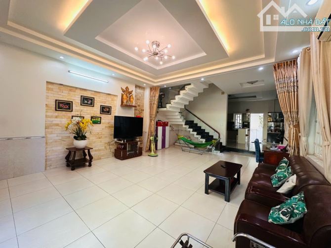 Định cư gấp bán Biệt thự Phú Nhuận, dt: 8m x 20m, 4 tầng, nội thất hiện đại, Giá chỉ 22 tỷ - 10