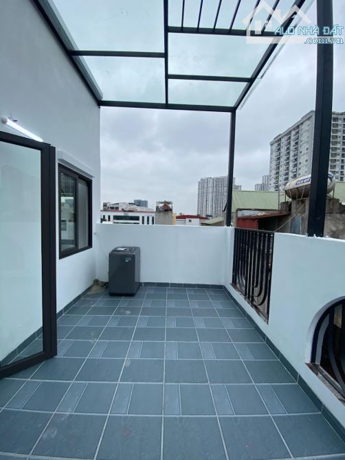 BÁN TOÀ CCMN Cao Cấp - Cầu Giấy - Lô Góc 3 thoáng - Dòng tiền 2,5 tỷ/ năm - Đầy đủ GP PCCC - 10