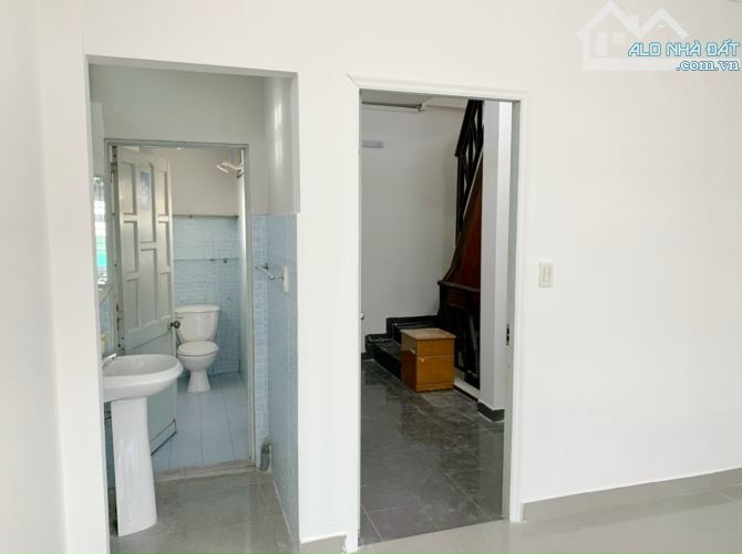 Cho thuê nhà mới 3 lầu hẻm xe hơi đường Hồ Thành Biên Phường 4 Quận 8 - 10