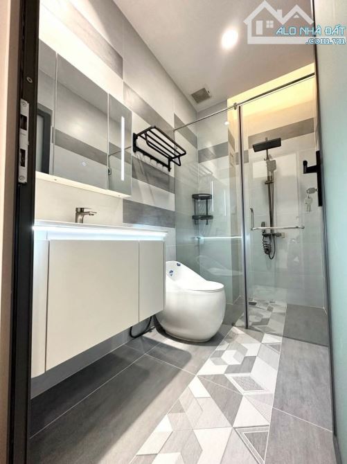 Bán nhà 4 tầng mới đẹp xịn đối diện Nhà hát Hòa Bình Quận 10 - 10