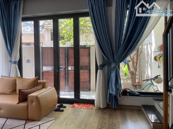 ✨ SIÊU PHẨM NHÀ ĐẸP – CHÍNH CHỦ XÂY DỰNG TÂM HUYẾT ✨ Vị trí: Đường 3/2 – P. Hải Châu 2 - 10