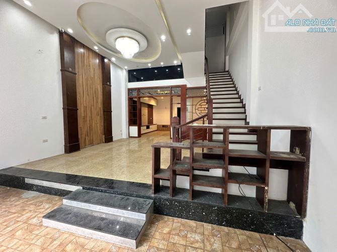 BÁN NHÀ PHỐ BỒ ĐỀ, LONG BIÊN, NGÕ Ô TÔ VÀO NHÀ, LÔ GÓC, DT 110M2* 5 TẦNG* MT 8M* GIÁ 21.5 - 11