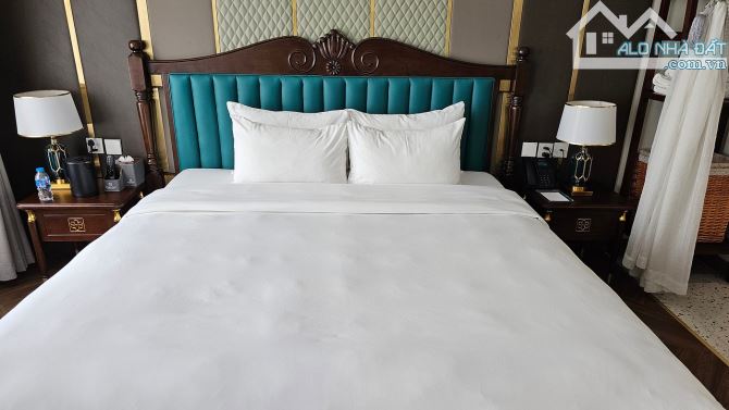 Bán khách sạn mặt phố Hàng Gai 145m2 x 9 tầng, MT 7m, 30 phòng, Giá 402 tỷ CT 500 triệu/th