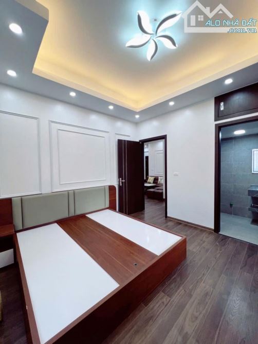Bán căn góc chung cư sát đường Khuất Duy Tiến 82m 3 ngủ full nội thất đẹp chỉ nhỉnh 6 tỉ - 11