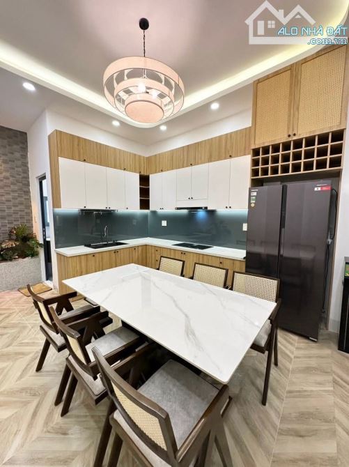 Bán nhà 4 tầng mới đẹp xịn đối diện Nhà hát Hòa Bình Quận 10 - 11