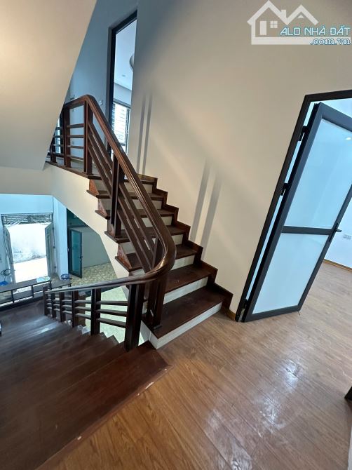 BÁN NHÀ PHỐ BỒ ĐỀ, LONG BIÊN, NGÕ Ô TÔ VÀO NHÀ, LÔ GÓC, DT 110M2* 5 TẦNG* MT 8M* GIÁ 21.5 - 1