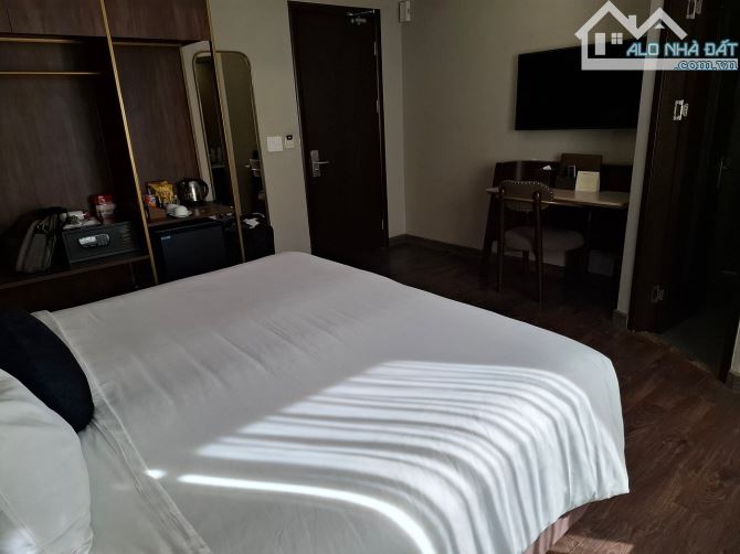 Bán khách sạn mặt phố Hàng Gai 170m2 x 10 tầng x MT 7,2m - 165 tỷ - cho thuê 2,2 tỷ/tháng