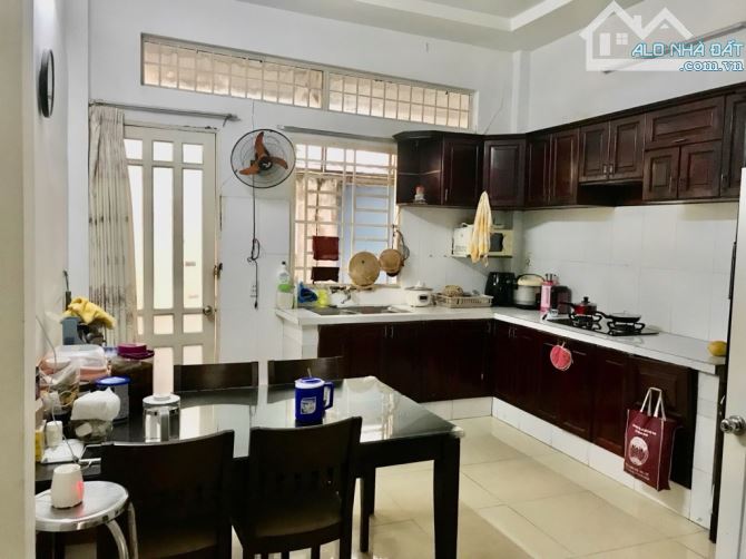 Bán gấp nhà đẹp ở ngay Trần Xuân Soạn, hẻm cao ráo sạch sẽ, 58m2(4.2x14), SHR, chỉ 6.5tỷ. - 1
