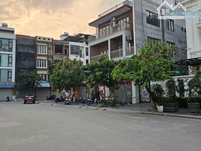 Bán Nhà BT Khả Lễ . Cty Nhà . dt 269m . mt 15m . hướng ĐN . giá 29 tỷ - 1