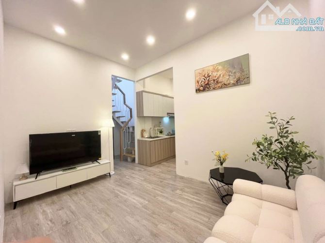 Quận 7_Nhà đẹp ở ngay, sổ riêng hoàn công đủ chỉ 3.6T - 1