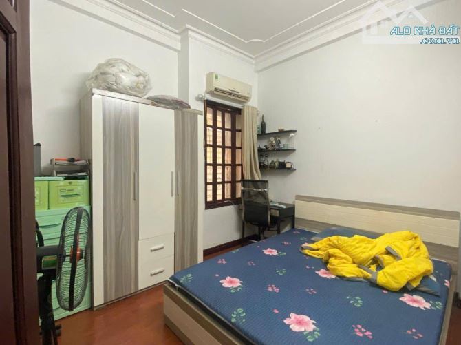 Bán nhà Dương Quảng Hàm, Cầu Giấy 42m2 x 5 tầng, giá 8,1 tỷ, cực gần phố - 1