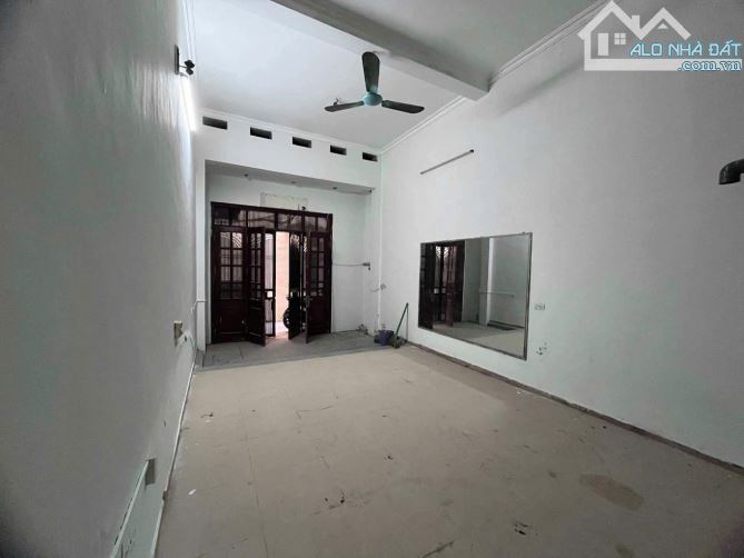 Nhà phố Khương Trung, dân xây diện tích 40m2 giá cực rẻ - 1