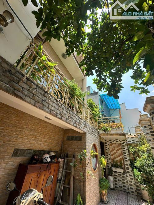 BÁN BIỆT THỰ ĐẸP LUNG LINH 300M2, 4T, Đ.HUỲNH TẤN PHÁT, QUẬN 7, GIÁ 13.8 TỶ - 1