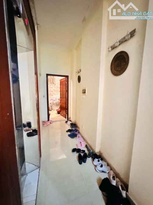 Bán nhà Phố Nguyên Hồng.Đống đa. Diện tích 55m. 6 Tầng. Mặt tiền 4,5m. Giá 18 tỷ - 1