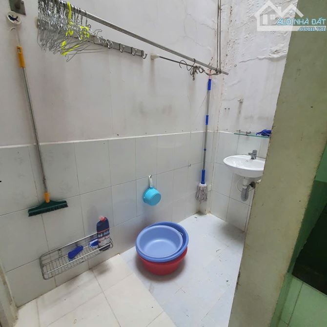 Bán nhà tại Đường Số 10, Tân Quy, trung tâm Q7, 70,5m2, nhỉnh 8 tỷ, nở hậu - 1