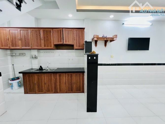 NHỈNH 3 T.Ỷ - 32M2 - SỔ VUÔNG VỨC  - SÁT MẶT TIỀN - HUỲNH VĂN NGHỆ, PHƯỜNG 12, GÒ VẤP. - 1