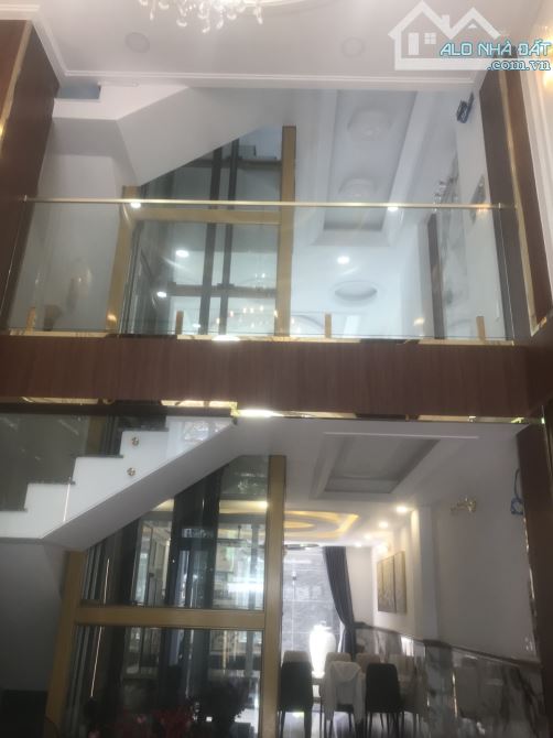 MẶT TIỀN ĐƯỜNG 10M XE TĂNG ĐUA NGAY LÂM VĂN BỀN KHU VIP Ô TÔ LĂN VÀO BẾP 4x17.5M - 1