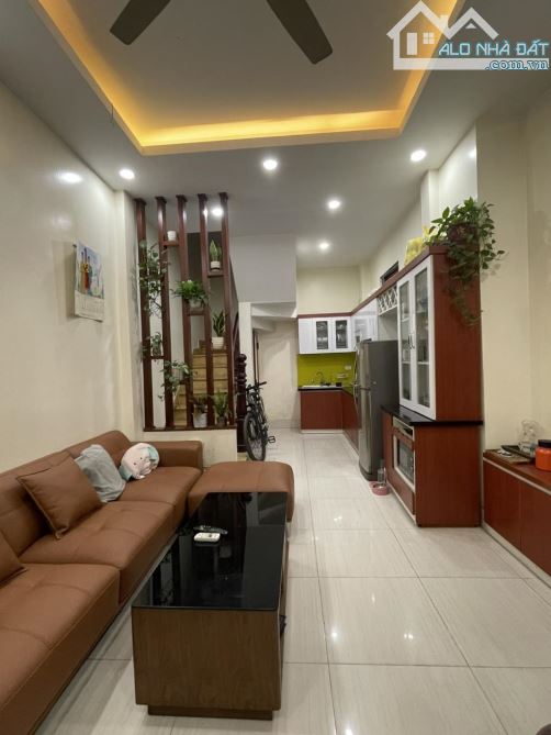 HOÀNG MAI - ĐỊNH CÔNG THƯỢNG GẦN 50M -5 TẦNG - 6 NGỦ VỊ TRÍ ĐẸP NGÕ THOÁNG CHỈ NHỈNH 8 TỶ - 1