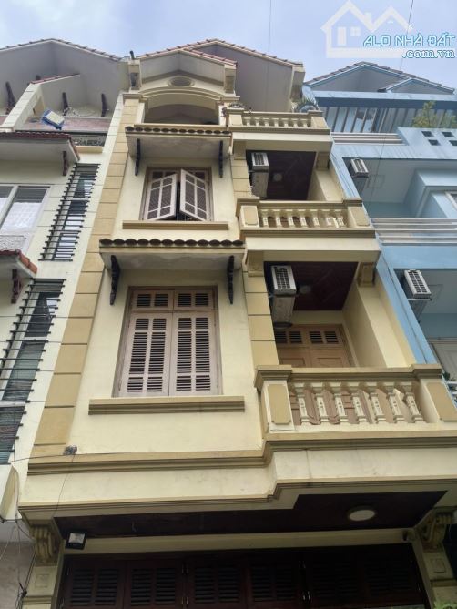 Bán nhà ngõ sạch bóng, oto tránh Hoàng Quốc Việt: 65m, dân trí văn minh, chủ nhà thành đạt - 1