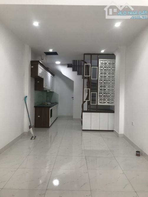 Bán nhà Phúc Lợi 31m2 x 6 tầng, ô tô 7 chỗ vào nhà, gần nhiều tiện ích, kinh doanh được - 1