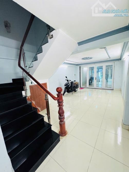 Bán gấp nhà 2 tầng, 6.5 tỷ kinh doanh ngay chợ Phú Định quận 8, 60m2 - 1