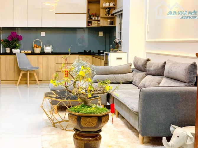 ♥ Nhà hẻm rộng đường Trần Hưng Đạo, cách mặt đường lớn 20m