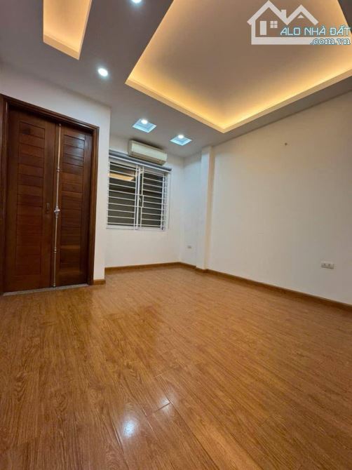 Cực Hiếm! Bán Nhà Lê Trọng Tấn, Ngách Ô Tô, 2 Mặt Thoáng, Mặt Tiền 4.5m, 46m2. - 1