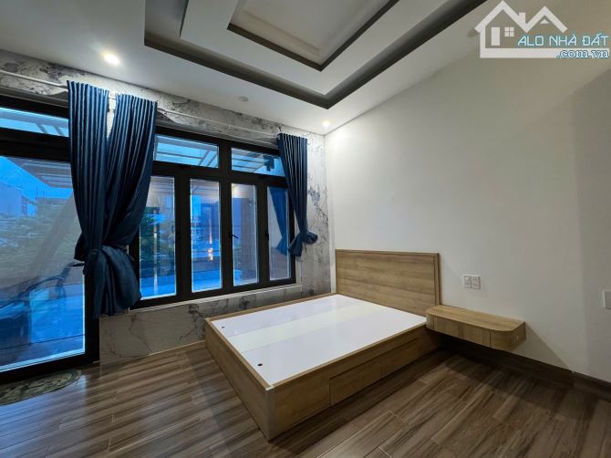 Bán nhà Thái Văn Lung - 125m2 - giá siêu tốt - có hồ bơi trong nhà - 1