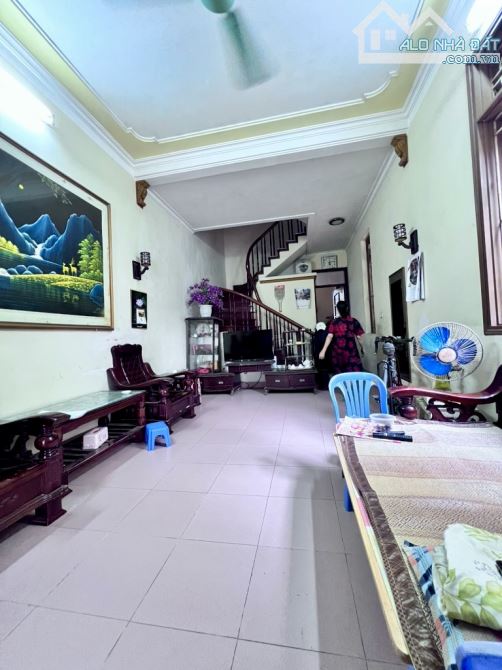 Bán nhà Việt Hưng 4 tầng 65m lô góc ngõ oto tránh giá 14 tỷ hơn - 1