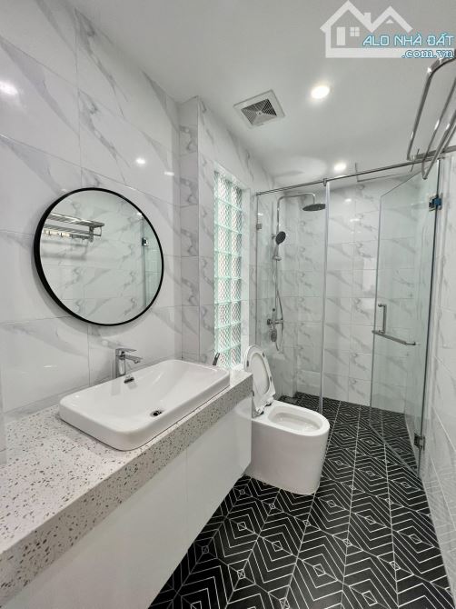 BÁN GẤP CĂN NHÀ RẺ NHẤT BẮC TỪ LIÊM,KHU GẦN TRƯỜNG CHỢ RẤT TIỆN CHỈ 4X TỶ NHÀ,30m2-5 tầng, - 1
