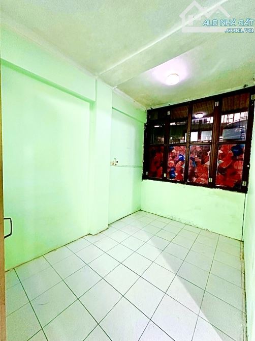Bán nhà tập thể phố giải phóng thông thoáng ô tô đỗ cầu thang - 1