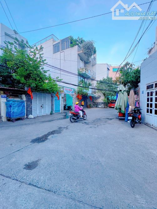 NHÀ HẺM XE HƠI 8m - CÓ THANG MÁY GIÁP PHÚ NHUẬN - 1