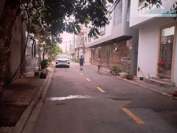 Ỷ LAN. MẶT TIỀN ĐẸP. ÔTÔ TRÁNH. ÔTÔ VÀO ĐẤT - 1