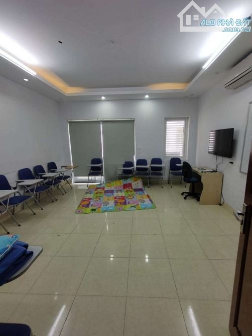 Cho thuê nhà mặt ngõ 39 phố Trần Kim Xuyến - Cầu Giấy. Diện tích 82M x 5 tầng mặt tiền 5m - 1