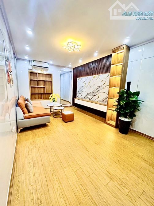 Bán nhà tập thể phố VIP thái thịnh TT đống đa fun nội thất xịn sò không còn căn thứ hai - 1