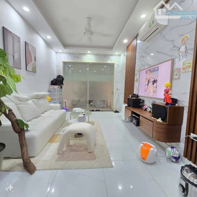 NHÀ AN TRẠCH - ĐỐNG ĐA - 5 TẦNG - CÁCH Ô TÔ 5M - VỊ TRÍ TRUNG TÂM - 1