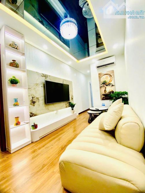 PHỐ THI SÁCH - NHỈNH 4 TỶ - 37m2 - SỔ VUÔNG A4 - VÀI BƯỚC LÊN BỜ HỒ - 1