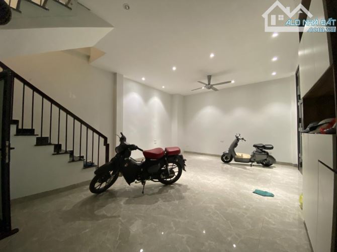 Bán nhà Bạch Mai 38/40m2, 5T, MT 7m ngõ rộng 4m, gần phố, sổ nở hậu. Giá 9.5 tỷ có tl - 1