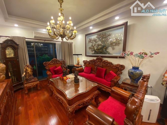 Bán nhà đẹp phố Bồ Đề, thang máy, 2 thoáng trước sau, 2 mặt ngõ, xe oto đỗ cửa vào nhà, - 1