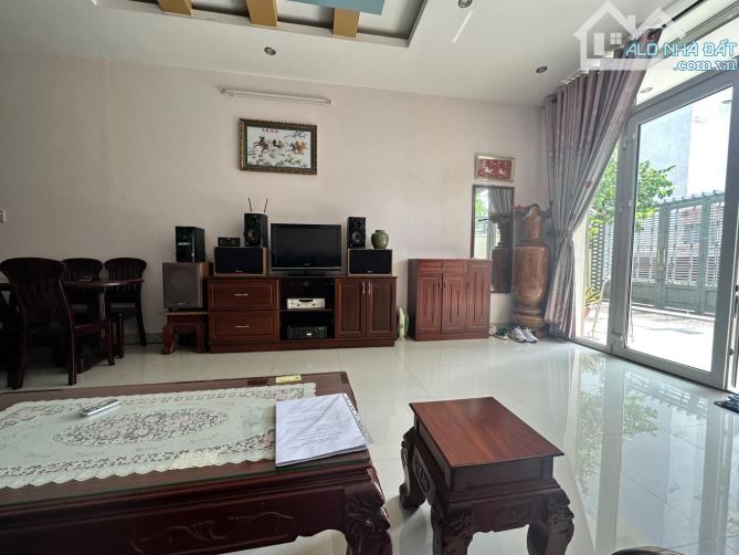 NGAY CỔNG VẠN PHÚC CITY, 4 TẦNG NỘI THẤT CAO CẤP ÔTÔ VÀO NHÀ 8,6X25 CHỈ 28 TỶ. - 1