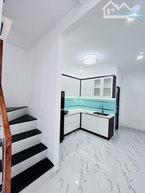 Bán nhà Âu Dương Lân Phường 2 Quận 8 DT: 28.5m2 - 2 tầng -(3x10) Giá: chỉ 3tỷ890 tỷ TL. - 1