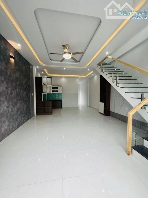 Chính chủ bán gấp nhà 1 trệt 1 lầu sân xe hơi mặt tiền kinh doanh gần chợ Bến Cá - 1