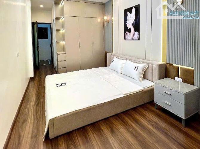 SIÊU PHẨM MẶT PHỐ TRẦN HƯNG ĐẠO  HOÀN KIẾM.  HIẾM CÓ KHÓ TÌM.
DIỆN TÍCH: 25M² x 3 TẦNG - - 1