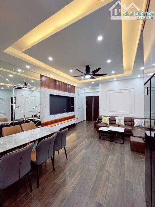Bán căn góc chung cư sát đường Khuất Duy Tiến 82m 3 ngủ full nội thất đẹp chỉ nhỉnh 6 tỉ - 1