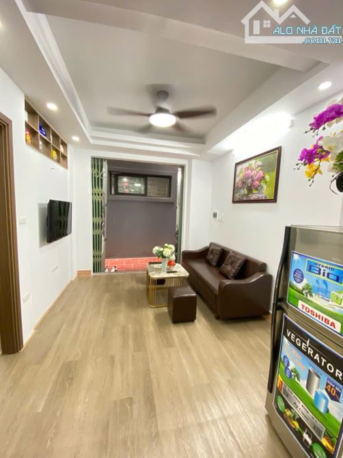 DUY NHẤT MỘT CĂN HỘ CCMN ĐỘC LẬP NHƯ NHÀ MẶT ĐẤT - CHÙA LÁNG ĐỐNG ĐA - HƠN 1 TỶ - CÁCH MẶT - 1