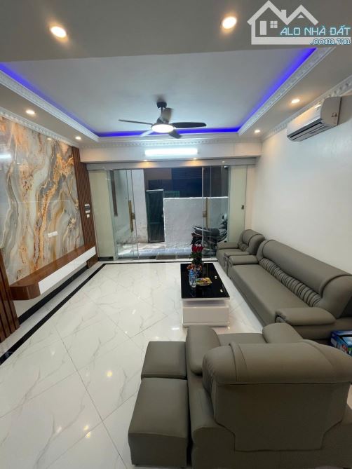 Nhà Đẹp 6 Tầng Thang máy ở Cầu Giấy, 35m, 9,3 Tỷ - 1