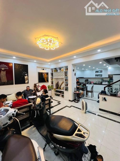 SIÊU PHẨM KIM MÃ - NHÀ ĐẸP DÂN XÂY - MẶT TIỀN HIẾM 9,2M - FULL NỘI THẤT - 30M RA PHỐ - 1